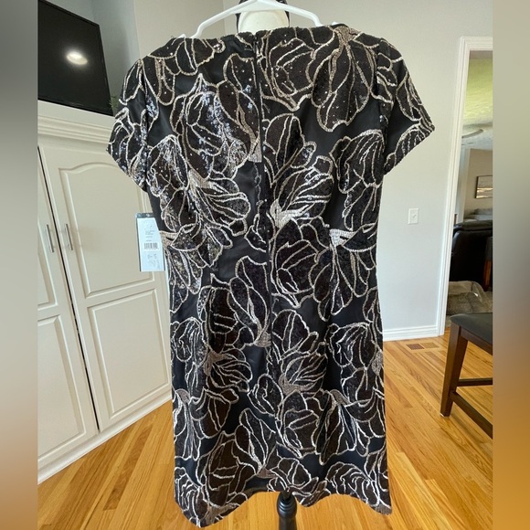 Tahari new with tags black and gold sequin sheath dress lined NWT size 2P formal - Picture 17 of 17